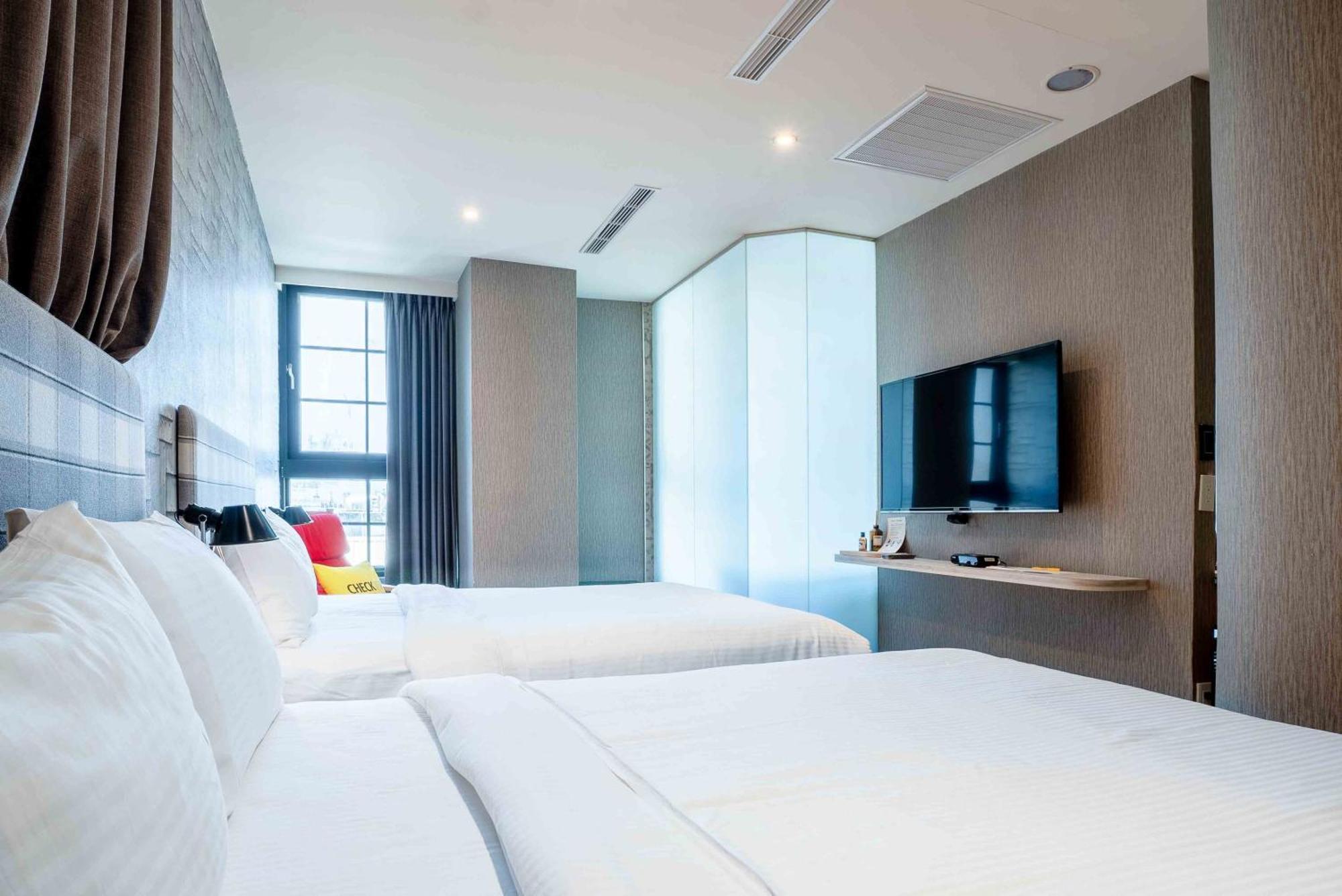 Check Inn Taichung Ziyou Dış mekan fotoğraf