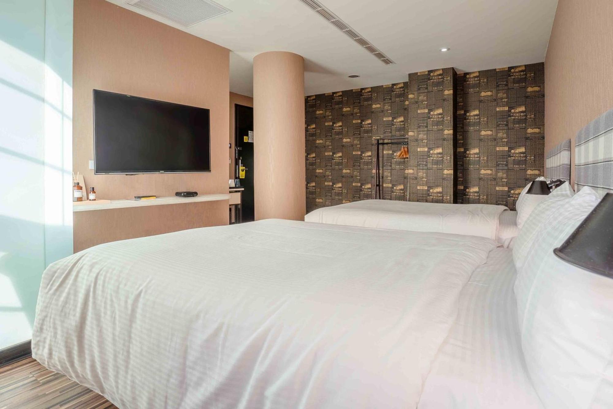 Check Inn Taichung Ziyou Dış mekan fotoğraf