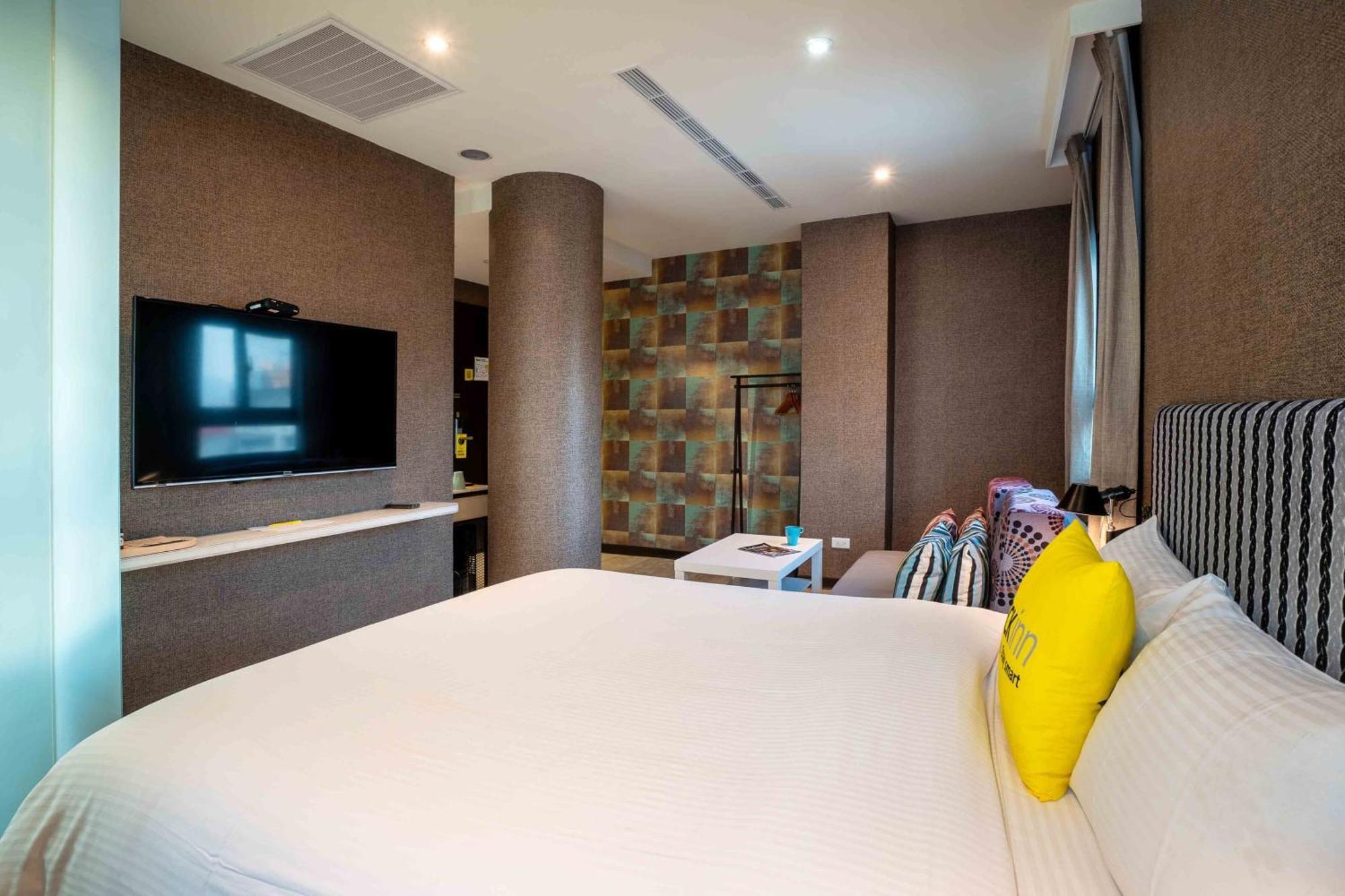 Check Inn Taichung Ziyou Dış mekan fotoğraf