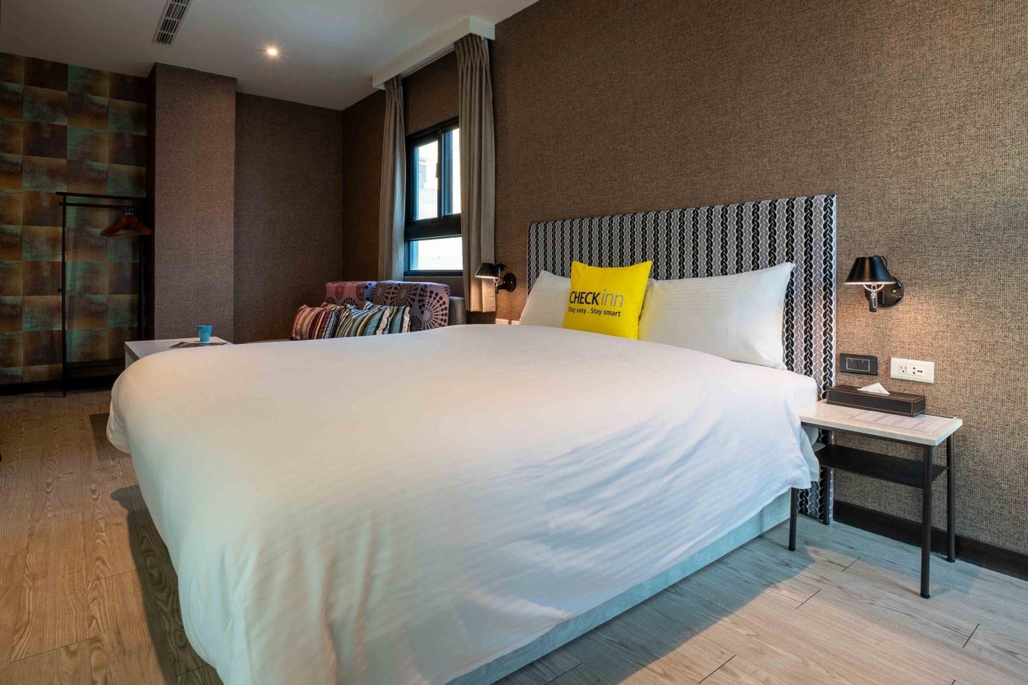 Check Inn Taichung Ziyou Dış mekan fotoğraf