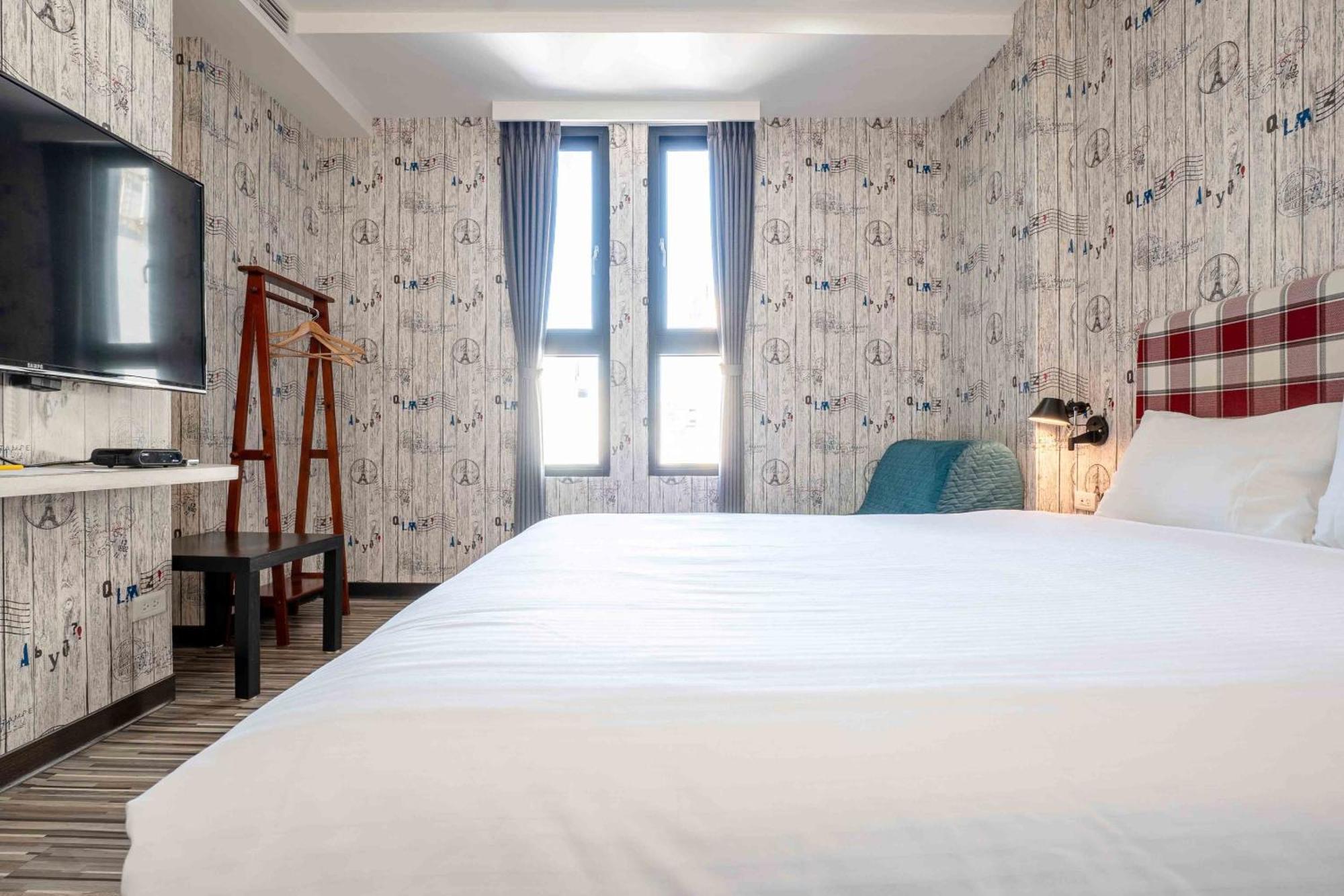 Check Inn Taichung Ziyou Dış mekan fotoğraf