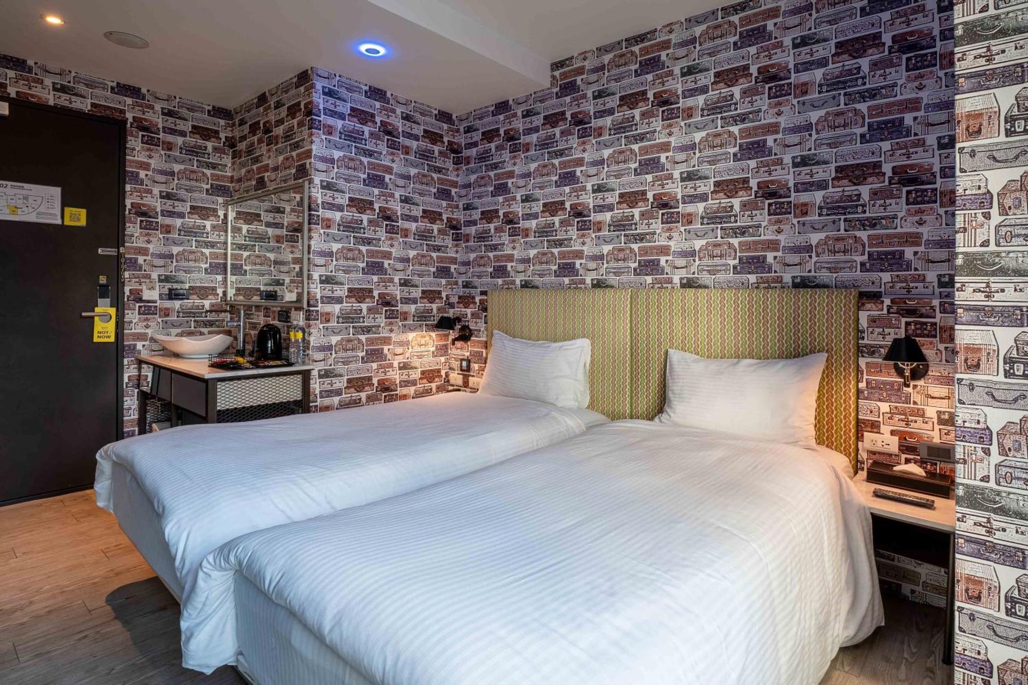 Check Inn Taichung Ziyou Dış mekan fotoğraf