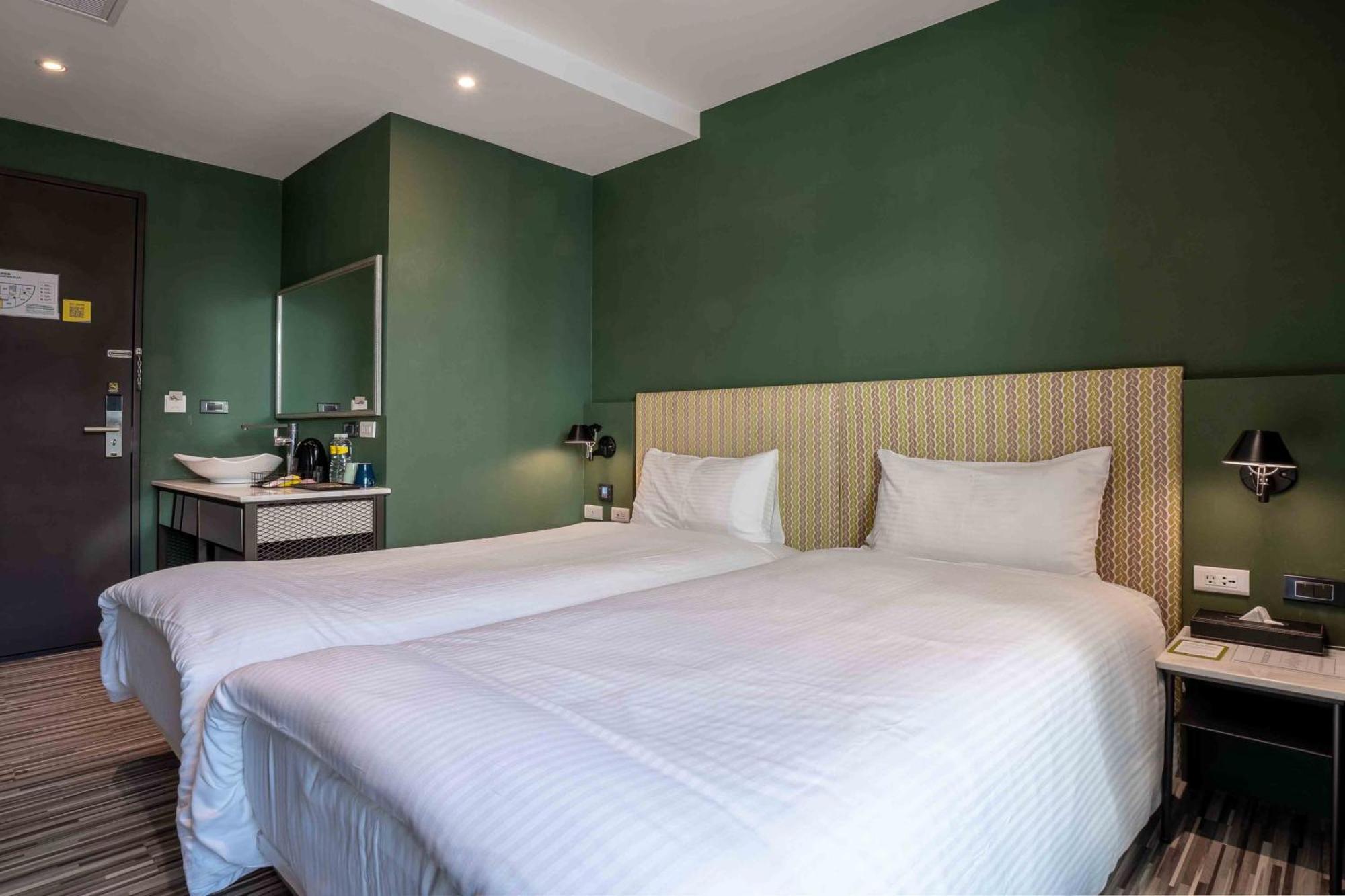 Check Inn Taichung Ziyou Dış mekan fotoğraf