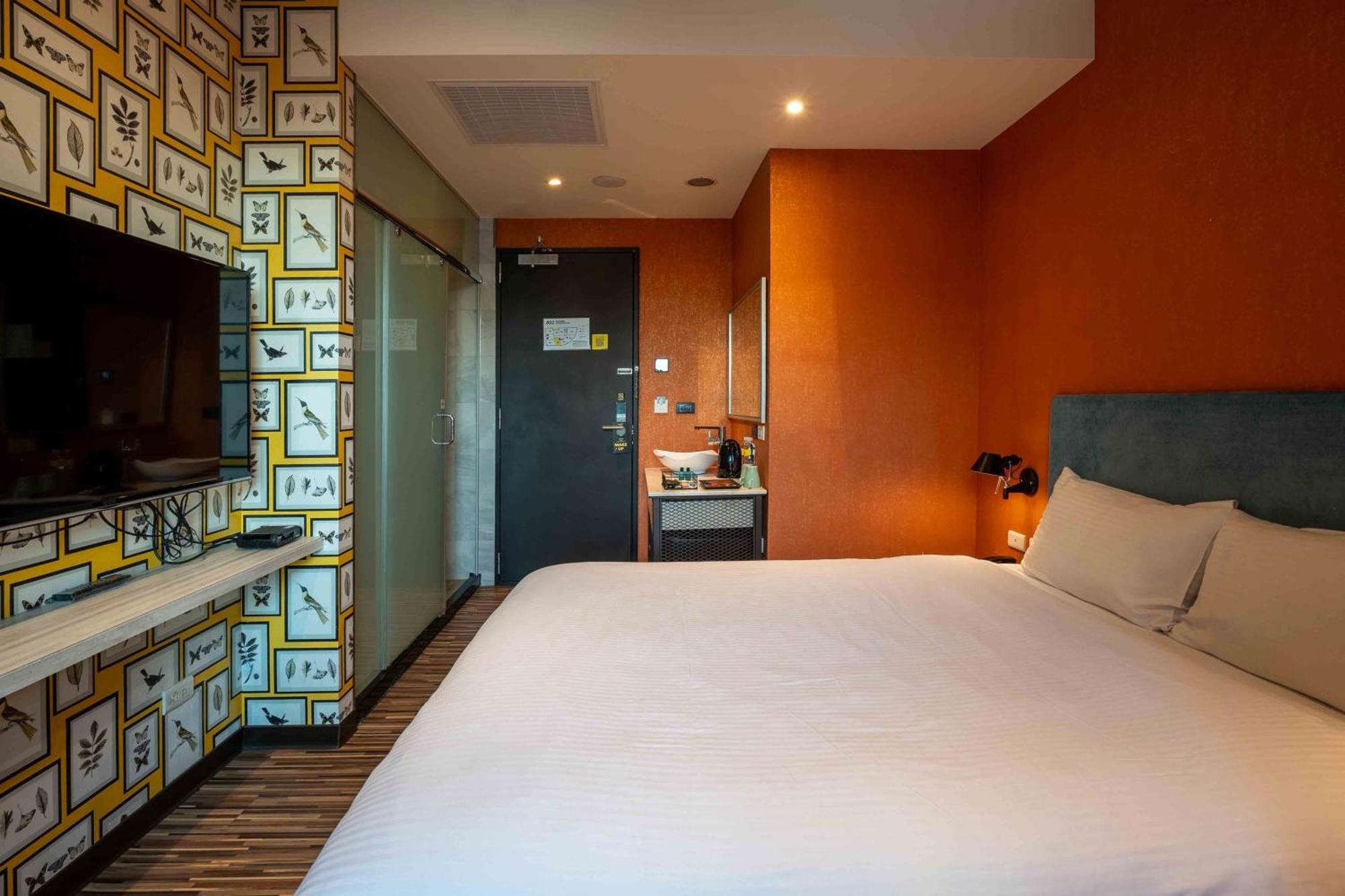 Check Inn Taichung Ziyou Dış mekan fotoğraf