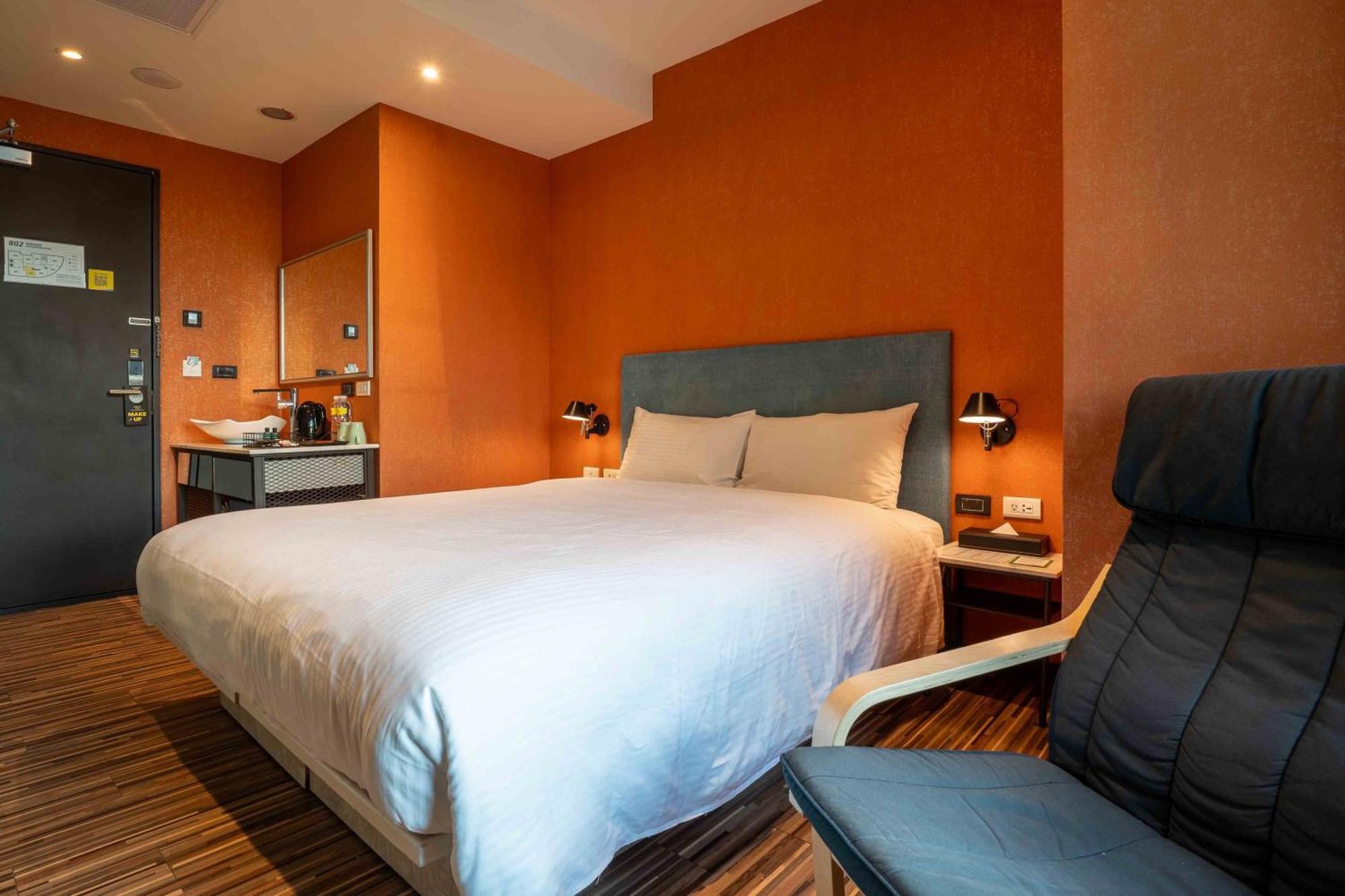 Check Inn Taichung Ziyou Dış mekan fotoğraf