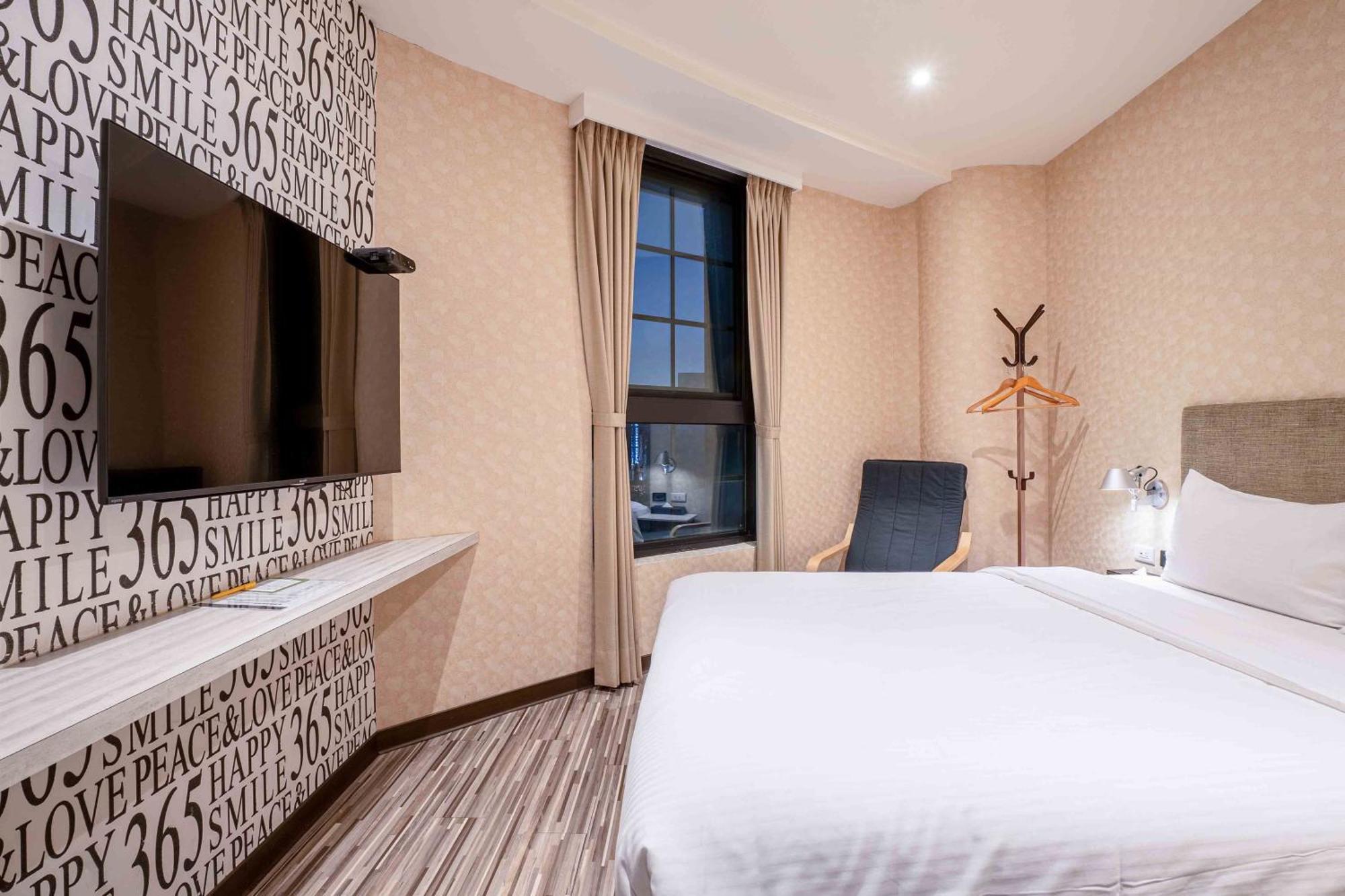Check Inn Taichung Ziyou Dış mekan fotoğraf