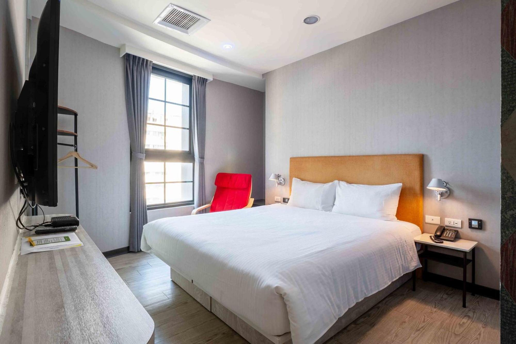 Check Inn Taichung Ziyou Dış mekan fotoğraf