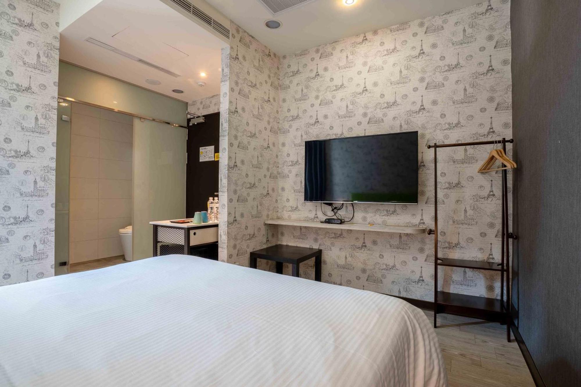 Check Inn Taichung Ziyou Dış mekan fotoğraf