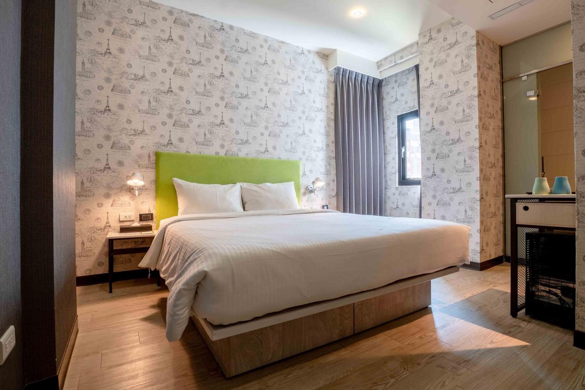 Check Inn Taichung Ziyou Dış mekan fotoğraf