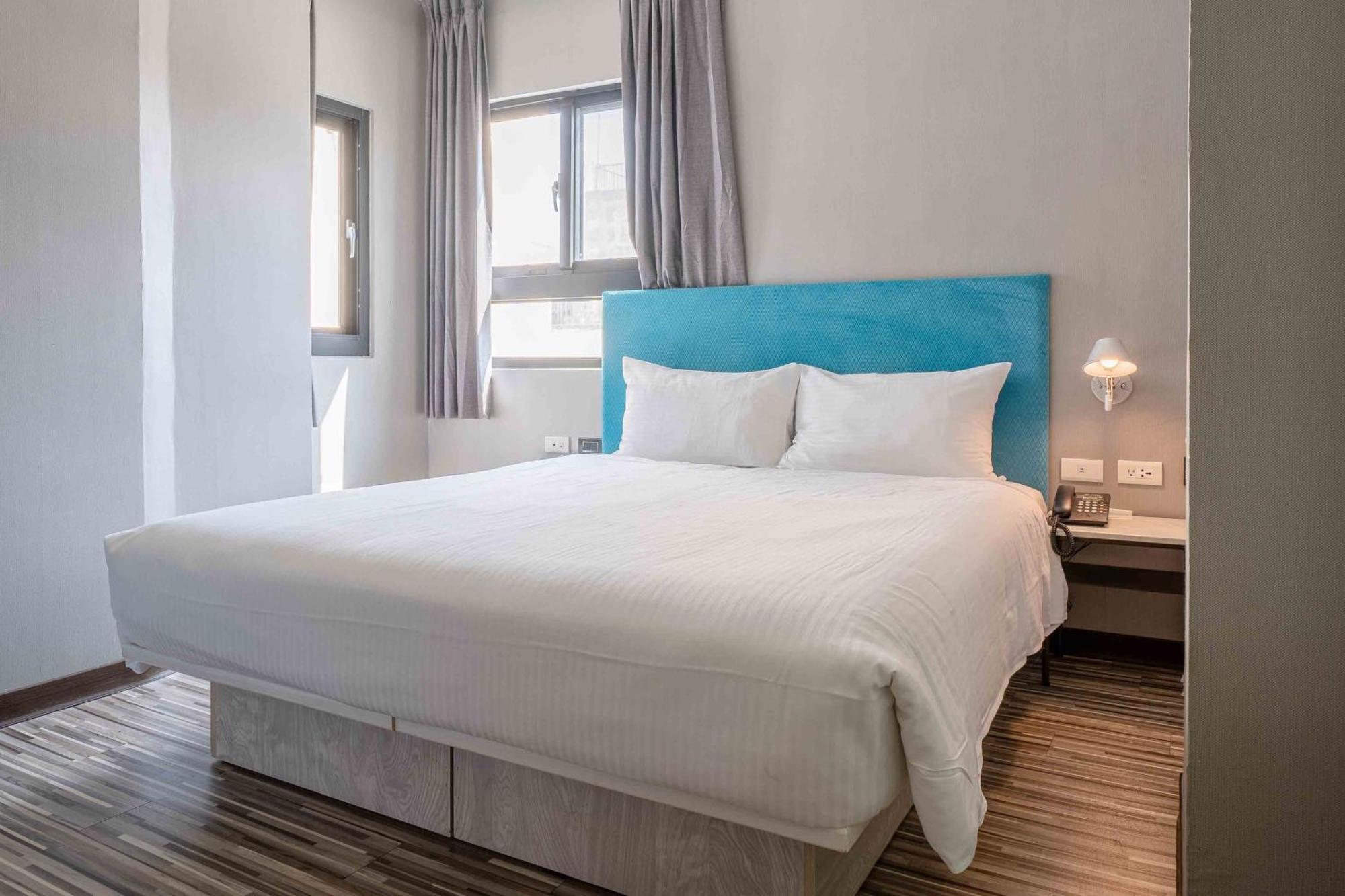 Check Inn Taichung Ziyou Dış mekan fotoğraf