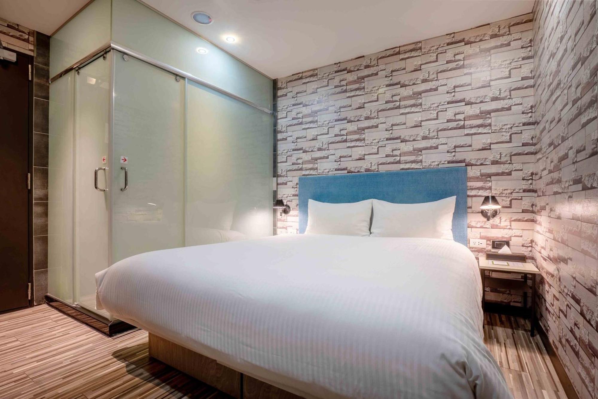 Check Inn Taichung Ziyou Dış mekan fotoğraf