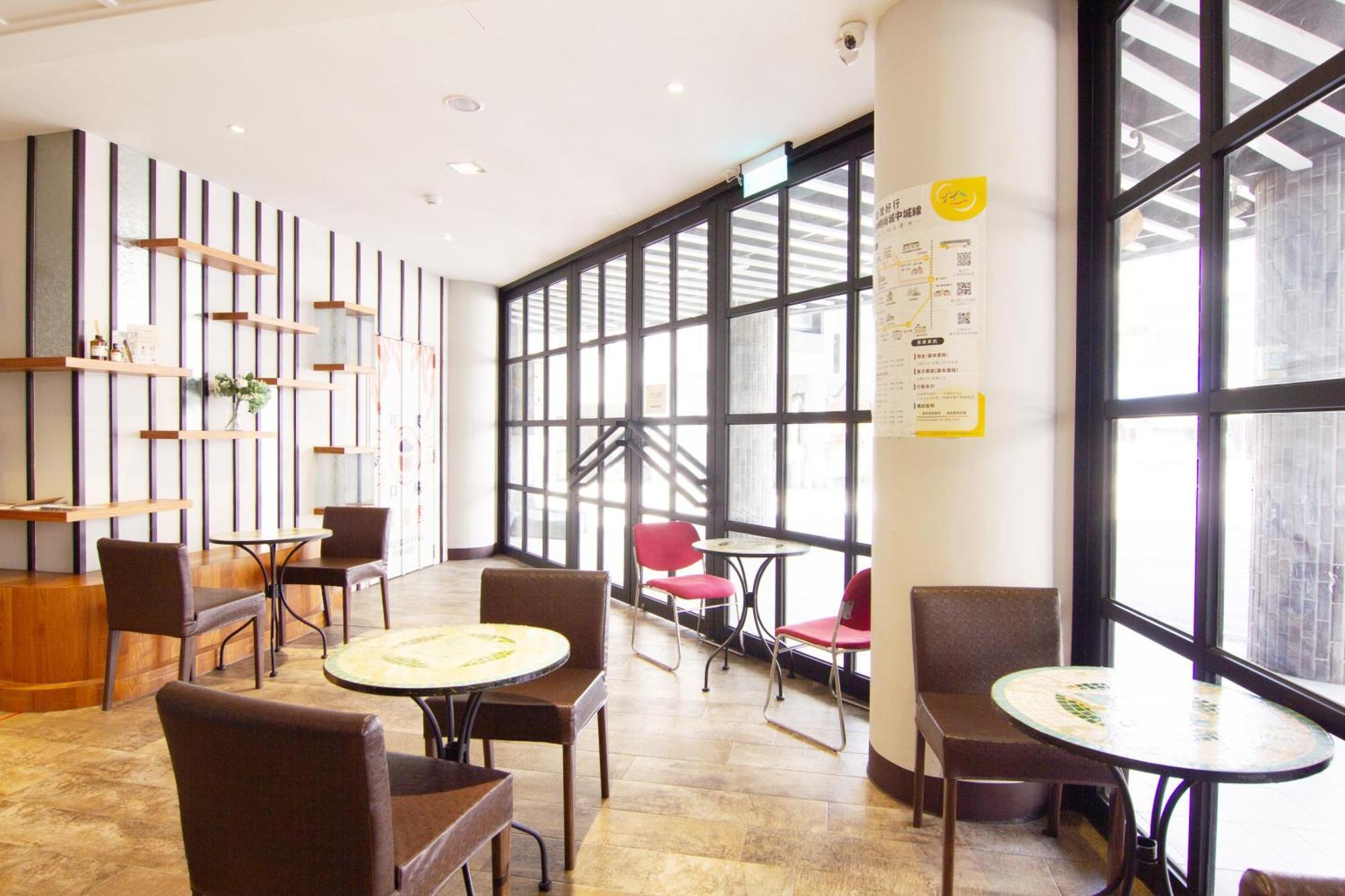 Check Inn Taichung Ziyou Dış mekan fotoğraf