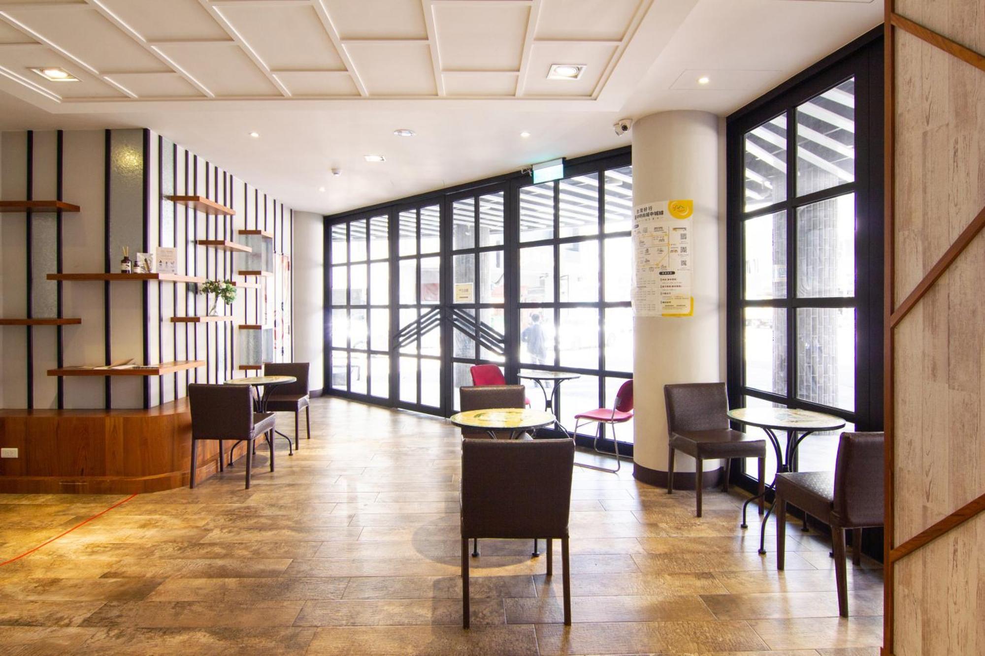 Check Inn Taichung Ziyou Dış mekan fotoğraf