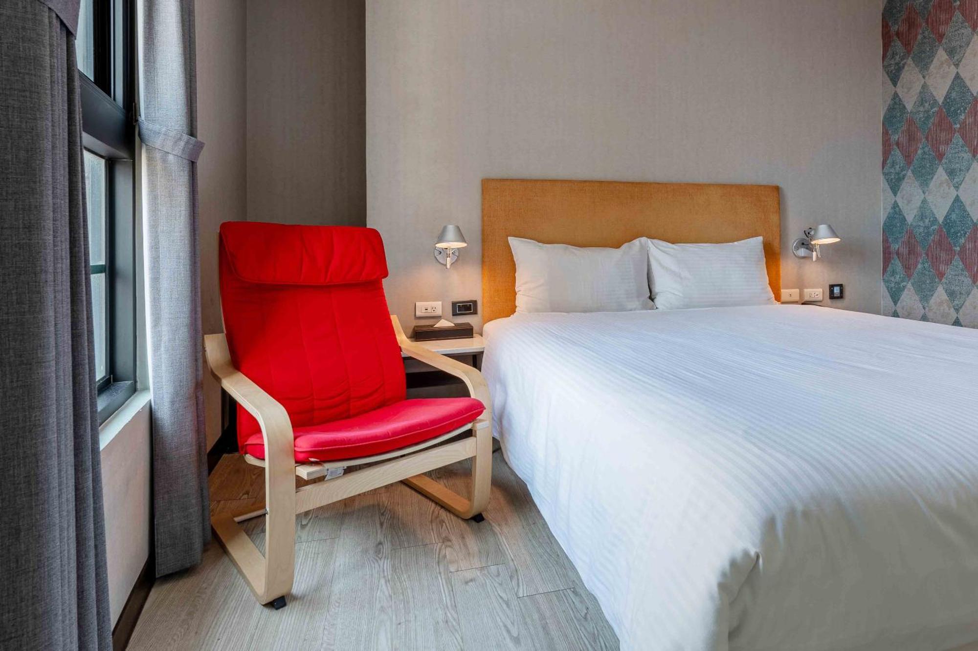 Check Inn Taichung Ziyou Dış mekan fotoğraf